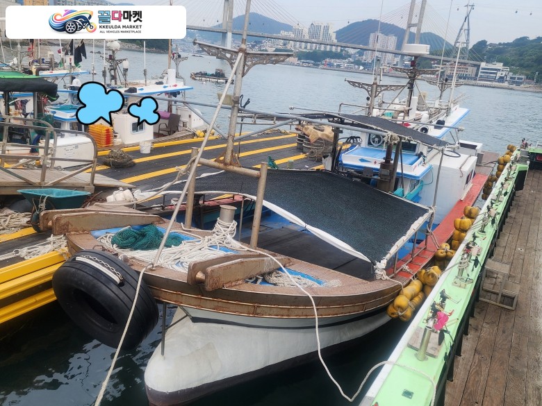 국산기타 어선 2021년식 4.99톤 어선입니다.
