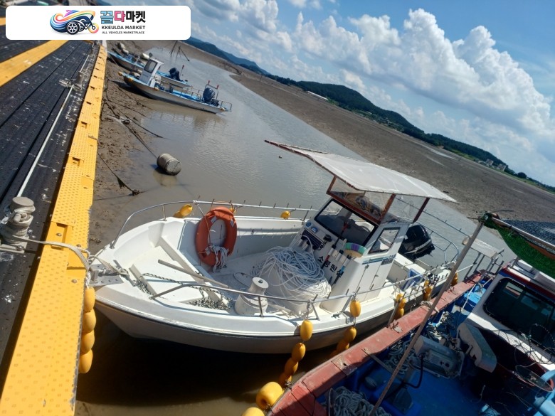 국산기타 낚시보트 2024년식 배 판매합니다.