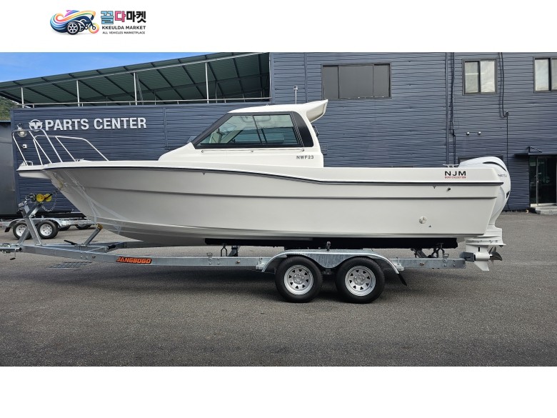 NJM NWF 23 2024년식 NEW JAPAN MARINE NWF23 — 윙피셔 정통 계보를 잇는 일본 바다낚시 크루저