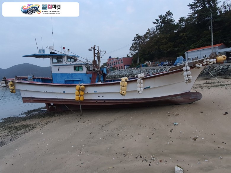 국산기타 어선 2005년식 경남 3.26톤 통발+자망허가 어선 판매합니다. (배크기 4톤정도 입니다.)