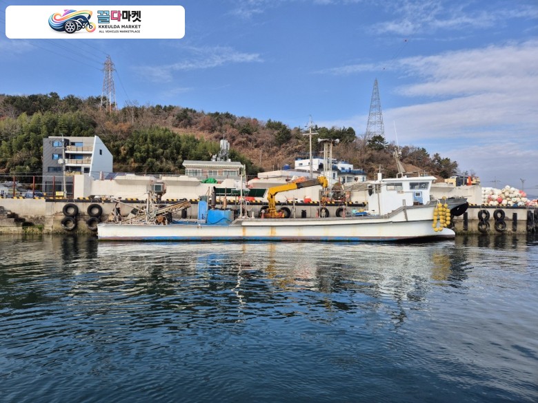 국산기타 어선 2012년식 어장관리선 24톤 판매합니다.