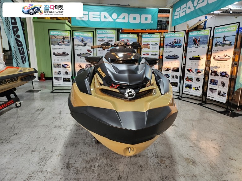 씨두 RXT X 325 RS 2025년식 -매직틸트 레져-씨두-2025년 RXT X RS SS-금색-12시간 사용-엔진 없음-제트스키 전체몰드만 파매합니다.-