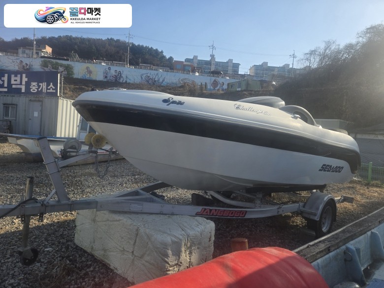 씨두 챌린져 2001년식 평수구역 운항에 최적화된 스포티한 제트보트 씨두 챌린저 1800 모델을 판매 합니다
