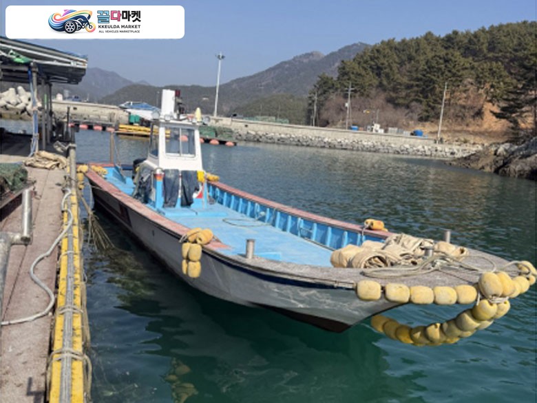 국산기타 레져형보트 2022년식 어선.어장관리선 2.78톤 선외기 300마력 판매합니다. (전국가능.선적증서있음)