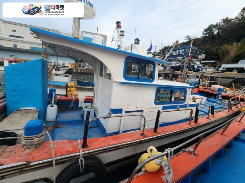 국산기타 어선 2000년식 경남 3.01톤 연안복합허가 낚시어선 판매합니다.