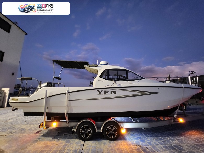 야마하 YFR 27 2018년식 전기장치 완비된 최고의 Fishing보트 YFR27 입니다