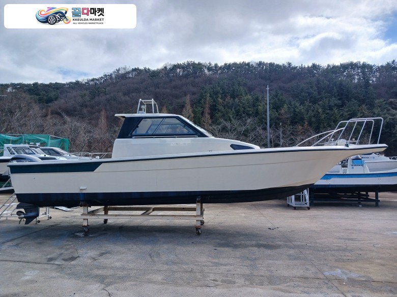 야마하 UF 28 2019년식 야마하 UF-28 선외기 포싸이클 300마력 야마하 엔진