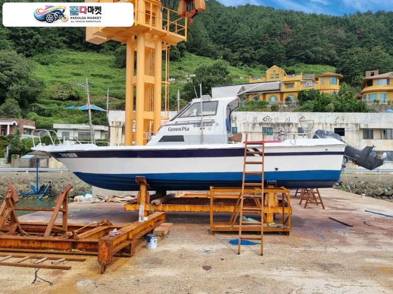 수입기타 낚시보트 2009년식 UF26  낚시보트 2.1톤 야마하 200 hp