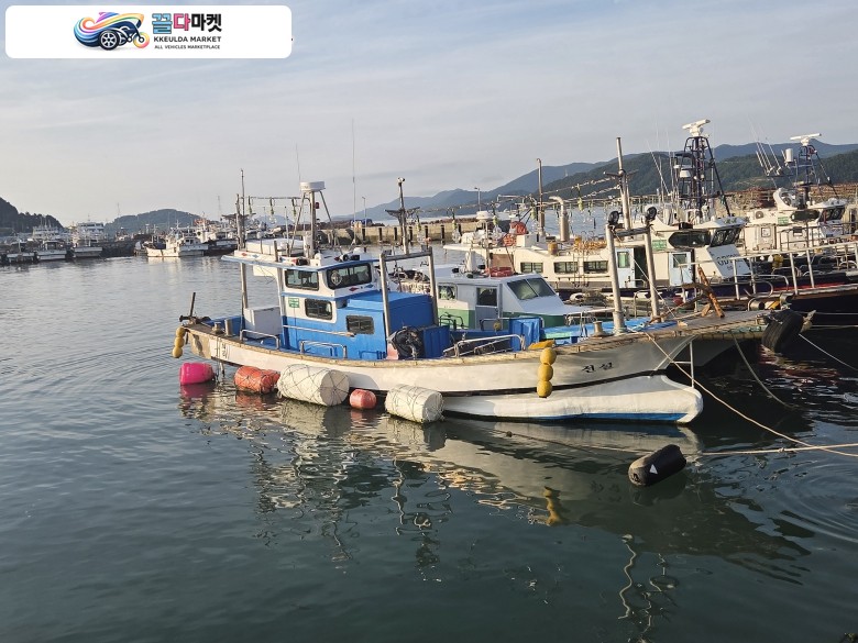 국산기타 어선 2025년식 4.99톤신조어선입니다