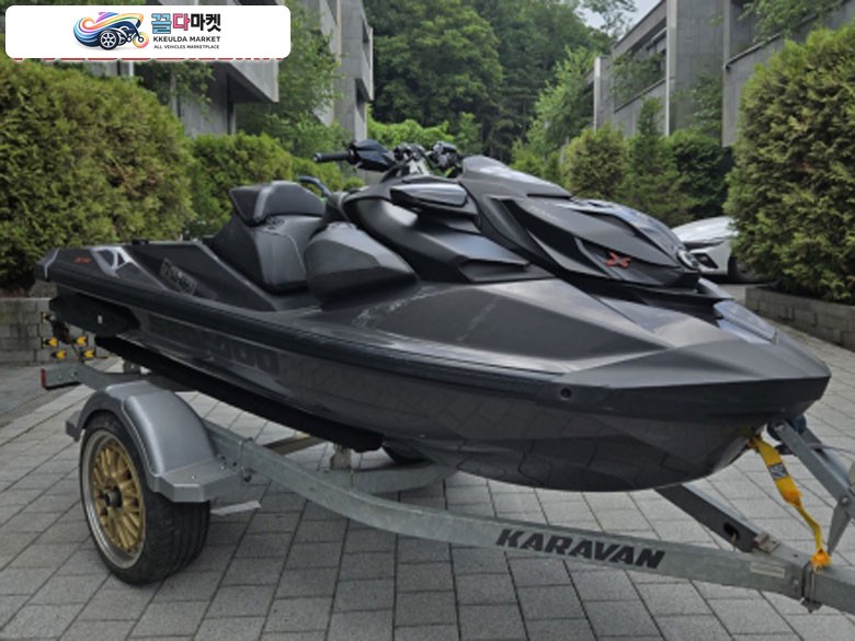 씨두 RXP X 300 RS 2022년식 씨두 제트스키 RXP 300 팝니다.