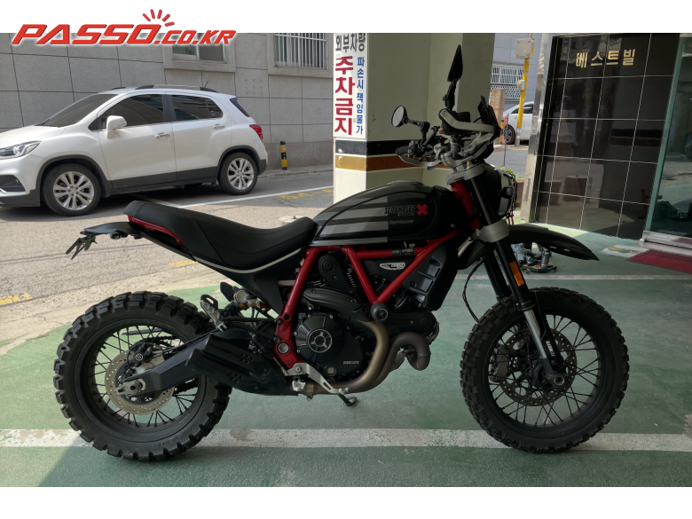 두카티 스크램블러 데저트 슬레드 2022년식 두카티 스크램블러 800cc 데저트 슬래드 패스트하우스 리미티드 애디션 팝니다