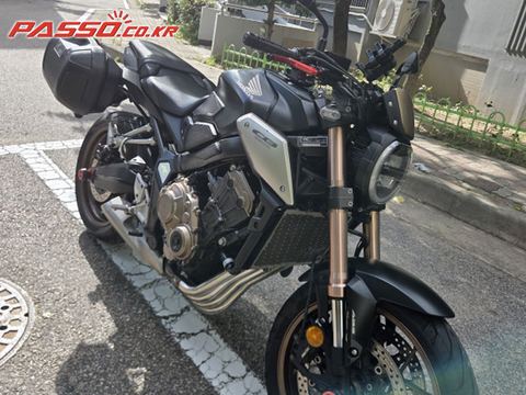 혼다 CB 650 R E 클러치 2021년식 CB650R 무광블랙 퀵시프트 차량