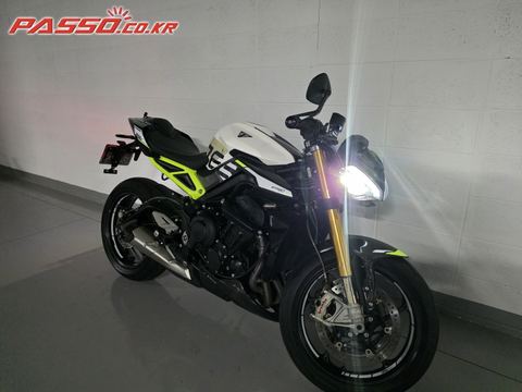 트라이엄프 스트릿 트리플 765 MOTO2™ 에디션 2024년식 트라이엄프 765rs moto2 에디션 판매