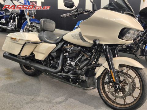 할리데이비슨 로드 글라이드 ST 2023년식 12000km 차도 바이크도 흰색이 관리하기 가장좋고 이쁩니다