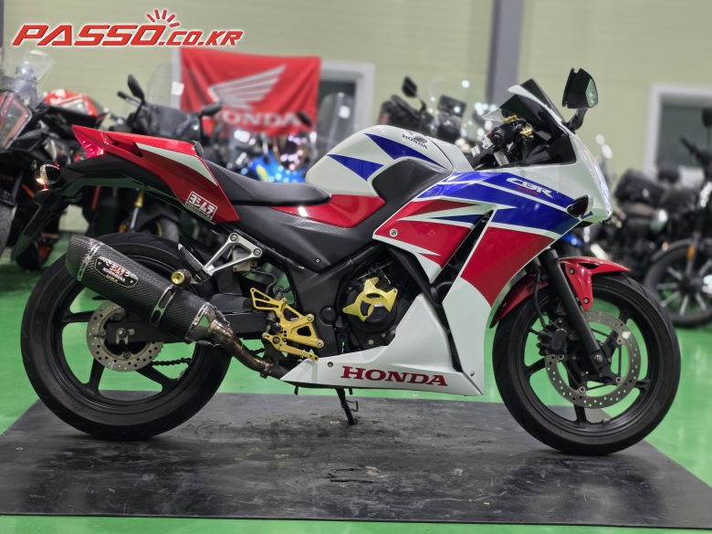 혼다 CBR 300 R 2015년식 혼다CBR300R 15년식 요시무라 구변완료 2만km 연식대비 짧은키로수 판매합니다.