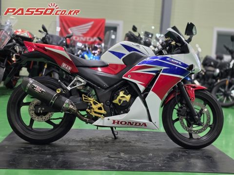 혼다 CBR 300 R 2015년식 혼다CBR300R 15년식 요시무라 구변완료 2만km 연식대비 짧은키로수 판매합니다.