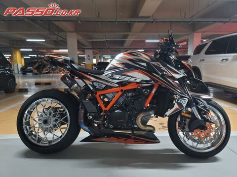 KTM 1390 슈퍼 듀크 R 에보 2024년식 KTM 1390 슈퍼튜크 R EVO 풀옵션