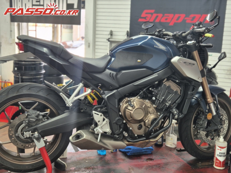 혼다 CB 650 R ABS 2021년식 혼다 상위인기모델 진청색 짧은키로수
