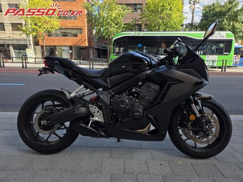 혼다 CBR 650 R ABS 2023년식 블랙 CBR650R 23년식 낮은적산거리 판매합니다