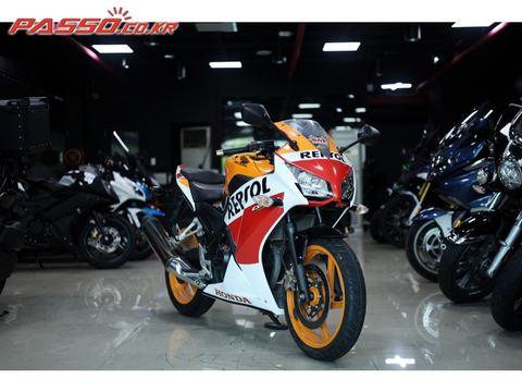 혼다 CBR 300 R 2015년식 무사고 관리잘된 짧은 주행거리 깔끔한 차량입니다.